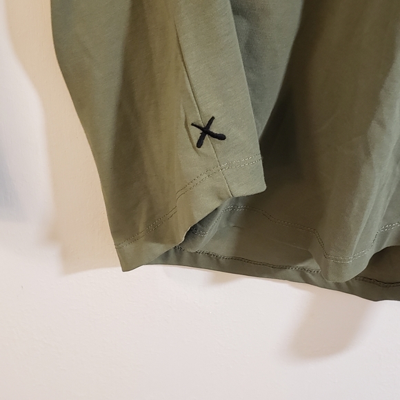 🌻NWOT CUTS Clothing Long Sleeve Tee - Picture 2 of 6